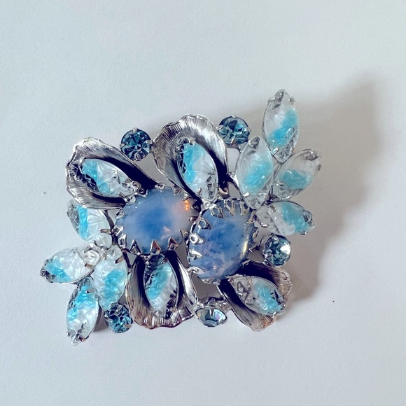 Vintage Juliana molded  Givre glass and blue rhinestone . - Picture 1 of 4